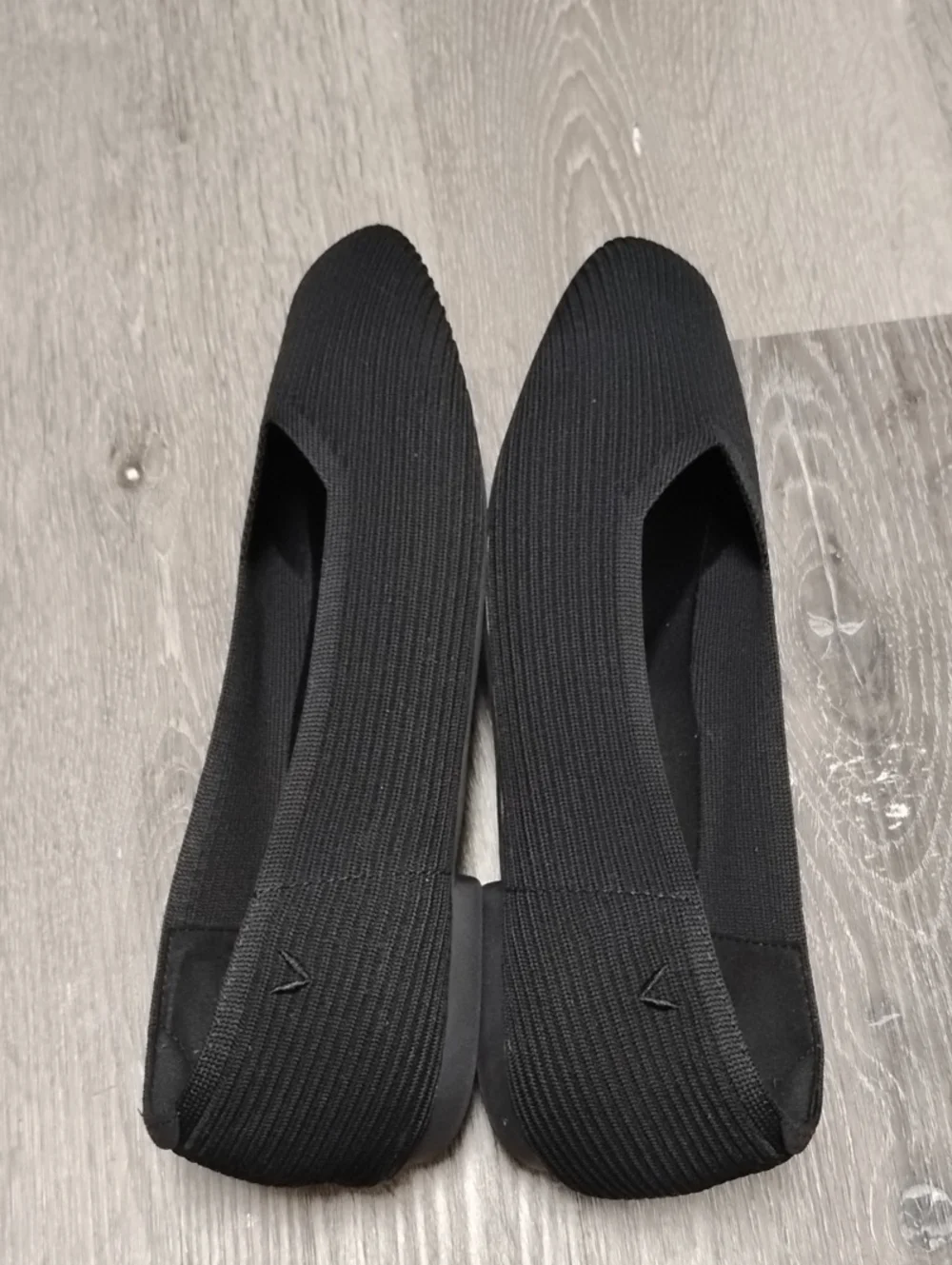 Vivaia Margot 2.0 Square Toe V Cut Flat Shoes